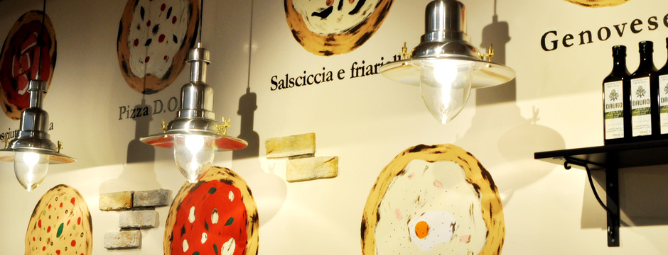 ピッツァの絵が皆様をお迎えします